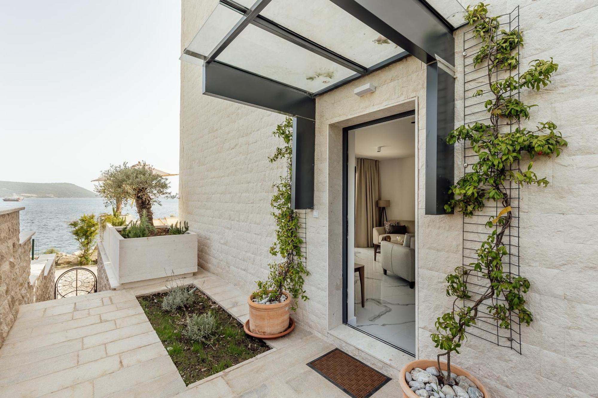 Savina Beachfront Oasis Herceg Novi Ngoại thất bức ảnh