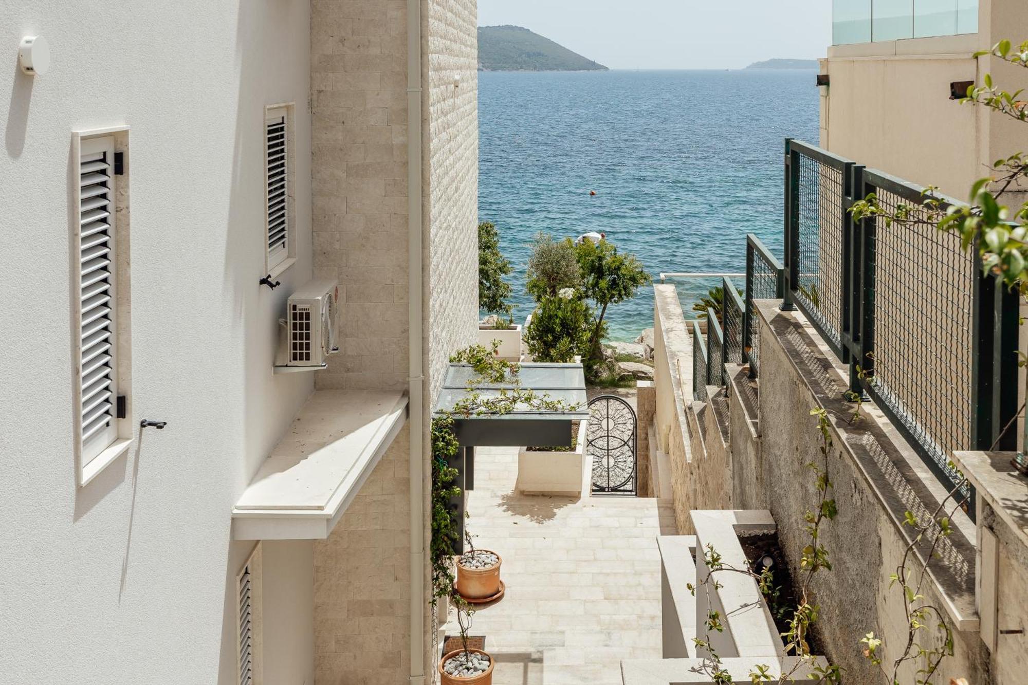 Savina Beachfront Oasis Herceg Novi Ngoại thất bức ảnh